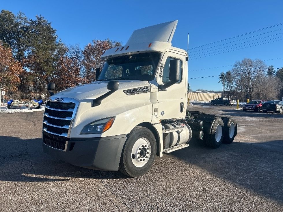 Day Cab Tractor-Heavy Duty Tractors-Freightliner-2019-T12664ST-Brooklyn Park-MN-613,355\n\t\tmiles-$ 23,500 - Image 3