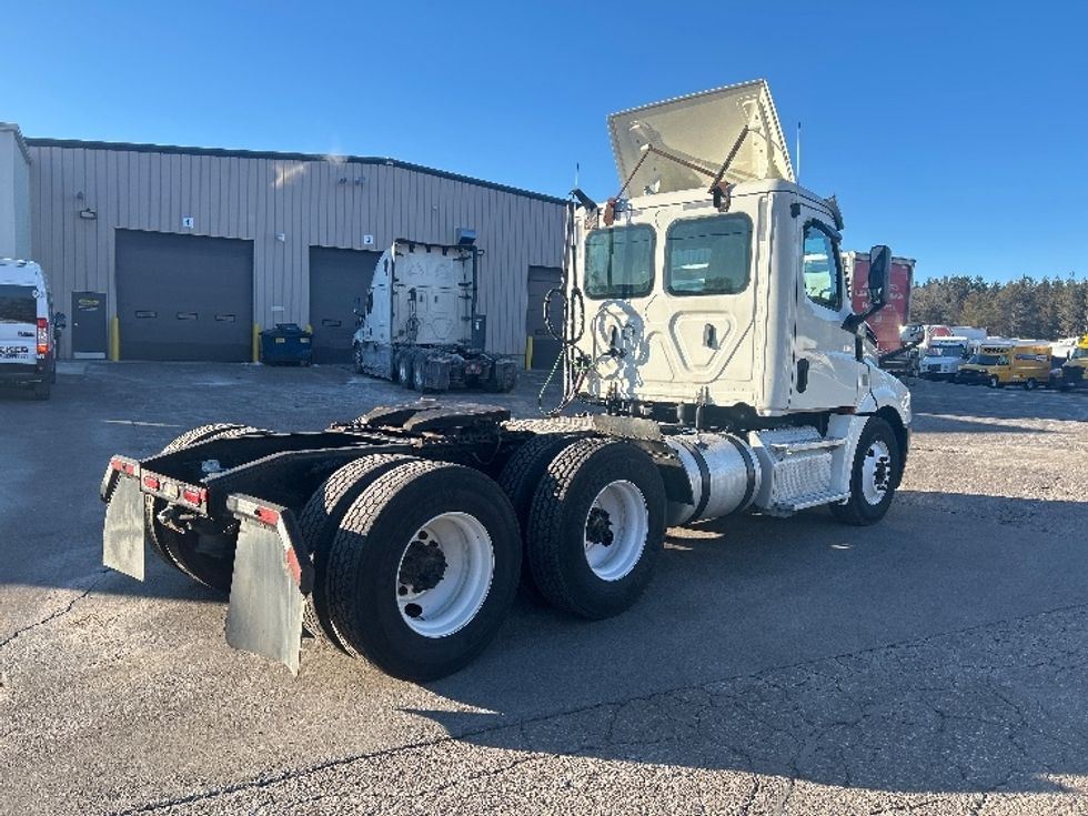 Day Cab Tractor-Heavy Duty Tractors-Freightliner-2019-T12664ST-Brooklyn Park-MN-613,355\n\t\tmiles-$ 23,500 - Image 7