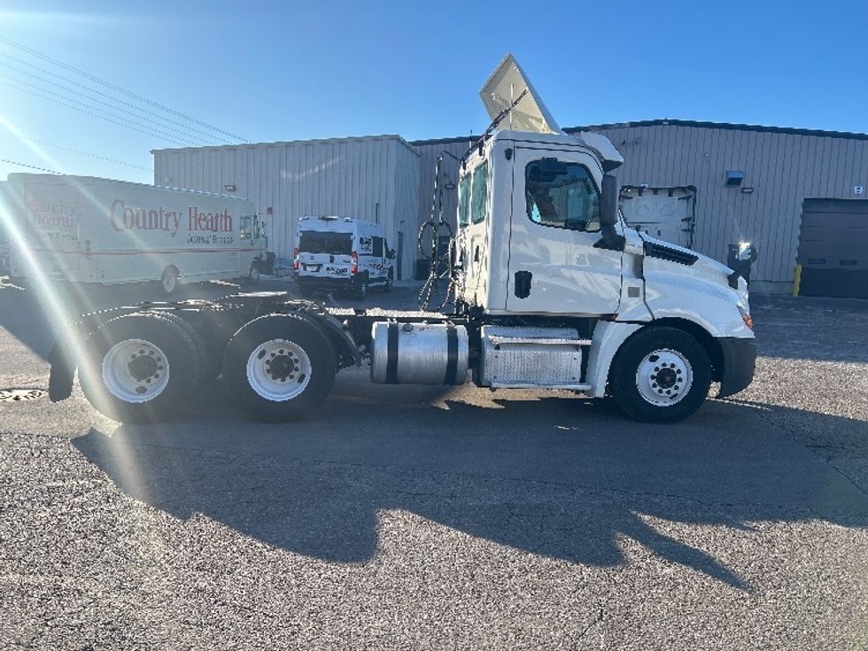 Day Cab Tractor-Heavy Duty Tractors-Freightliner-2019-T12664ST-Brooklyn Park-MN-613,355\n\t\tmiles-$ 23,500 - Image 8