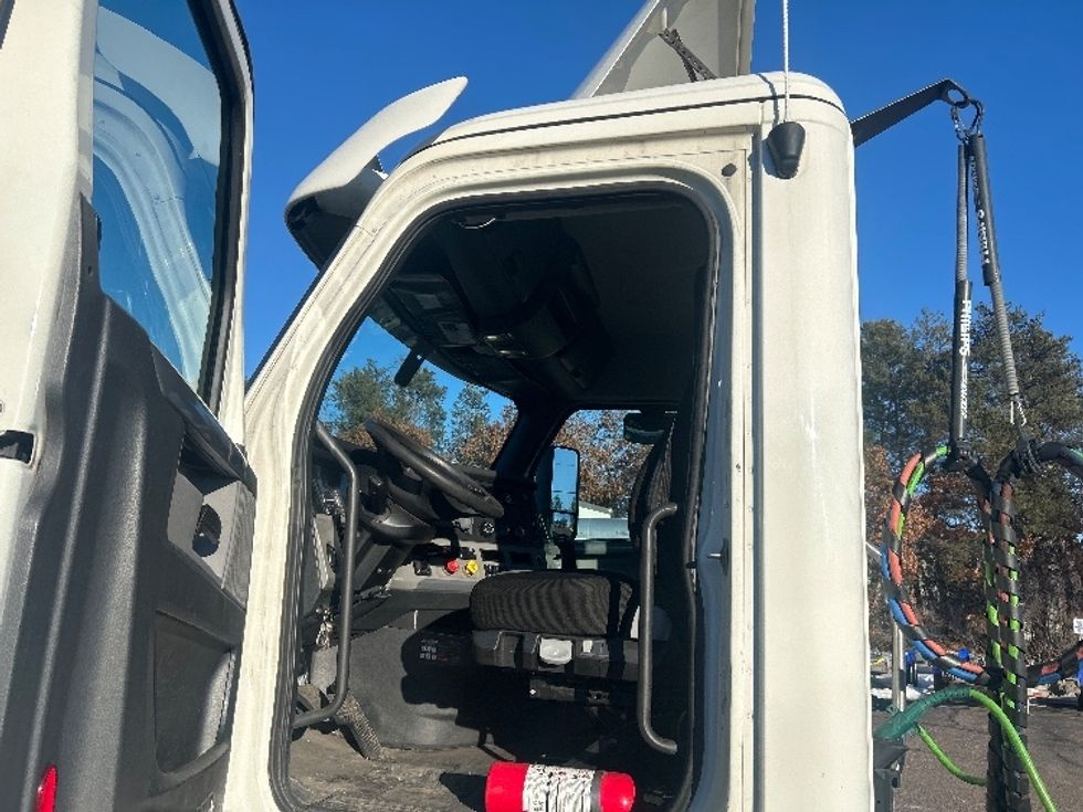 Day Cab Tractor-Heavy Duty Tractors-Freightliner-2019-T12664ST-Brooklyn Park-MN-613,355\n\t\tmiles-$ 23,500 - Image 9