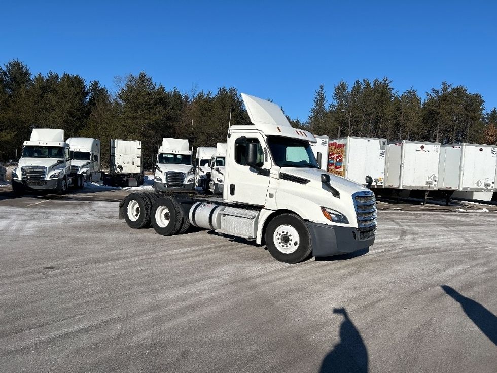 Day Cab Tractor-Heavy Duty Tractors-Freightliner-2019-T12664ST-Brooklyn Park-MN-614,856\n\t\tmiles-$ 23,500 - Image 1