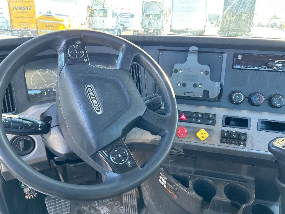 Day Cab Tractor-Heavy Duty Tractors-Freightliner-2019-T12664ST-Brooklyn Park-MN-614,856\n\t\tmiles-$ 23,500 - Image 11