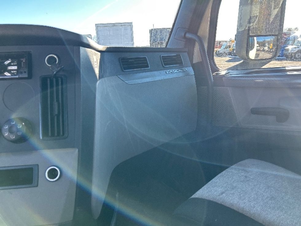 Day Cab Tractor-Heavy Duty Tractors-Freightliner-2019-T12664ST-Brooklyn Park-MN-614,856\n\t\tmiles-$ 23,500 - Image 13