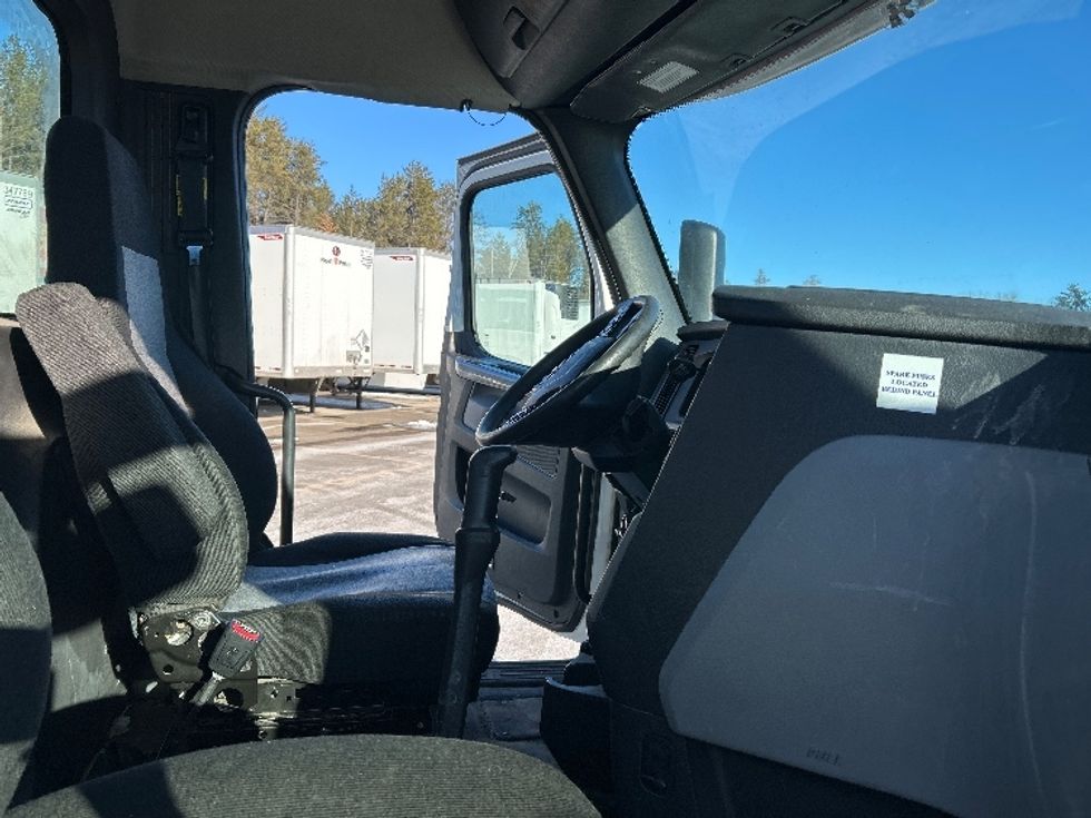 Day Cab Tractor-Heavy Duty Tractors-Freightliner-2019-T12664ST-Brooklyn Park-MN-614,856\n\t\tmiles-$ 23,500 - Image 14