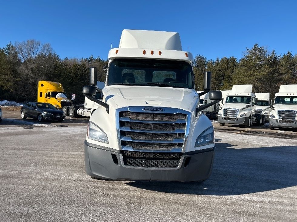Day Cab Tractor-Heavy Duty Tractors-Freightliner-2019-T12664ST-Brooklyn Park-MN-614,856\n\t\tmiles-$ 23,500 - Image 2