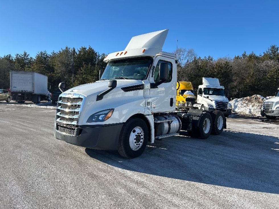 Day Cab Tractor-Heavy Duty Tractors-Freightliner-2019-T12664ST-Brooklyn Park-MN-614,856\n\t\tmiles-$ 23,500 - Image 3