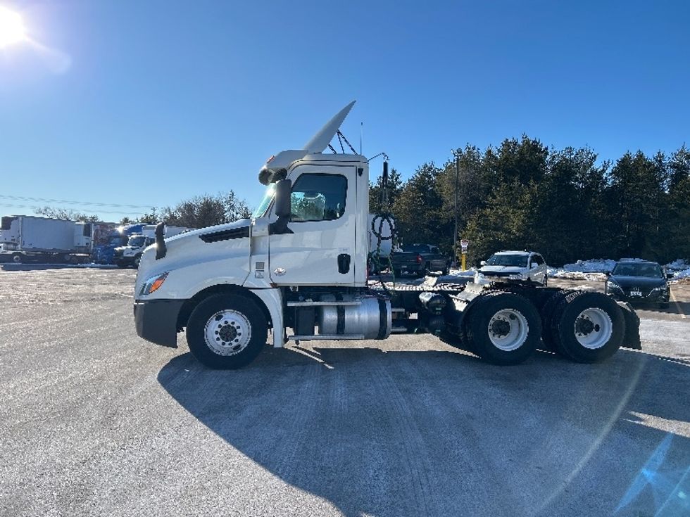 Day Cab Tractor-Heavy Duty Tractors-Freightliner-2019-T12664ST-Brooklyn Park-MN-614,856\n\t\tmiles-$ 23,500 - Image 4