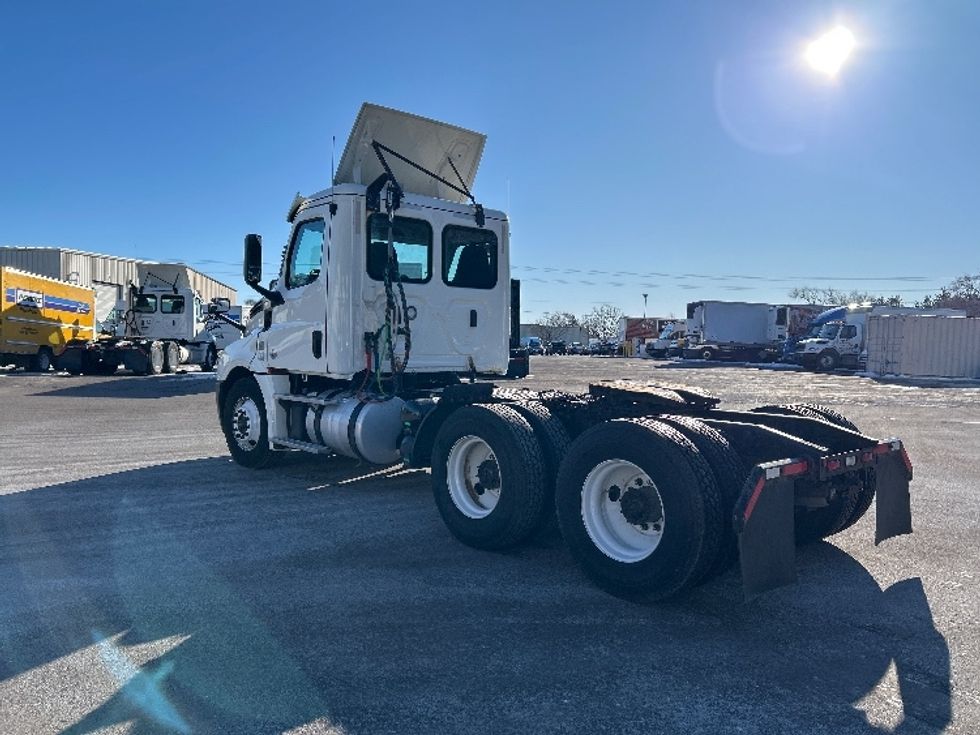 Day Cab Tractor-Heavy Duty Tractors-Freightliner-2019-T12664ST-Brooklyn Park-MN-614,856\n\t\tmiles-$ 23,500 - Image 5