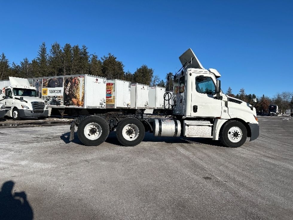 Day Cab Tractor-Heavy Duty Tractors-Freightliner-2019-T12664ST-Brooklyn Park-MN-614,856\n\t\tmiles-$ 23,500 - Image 8