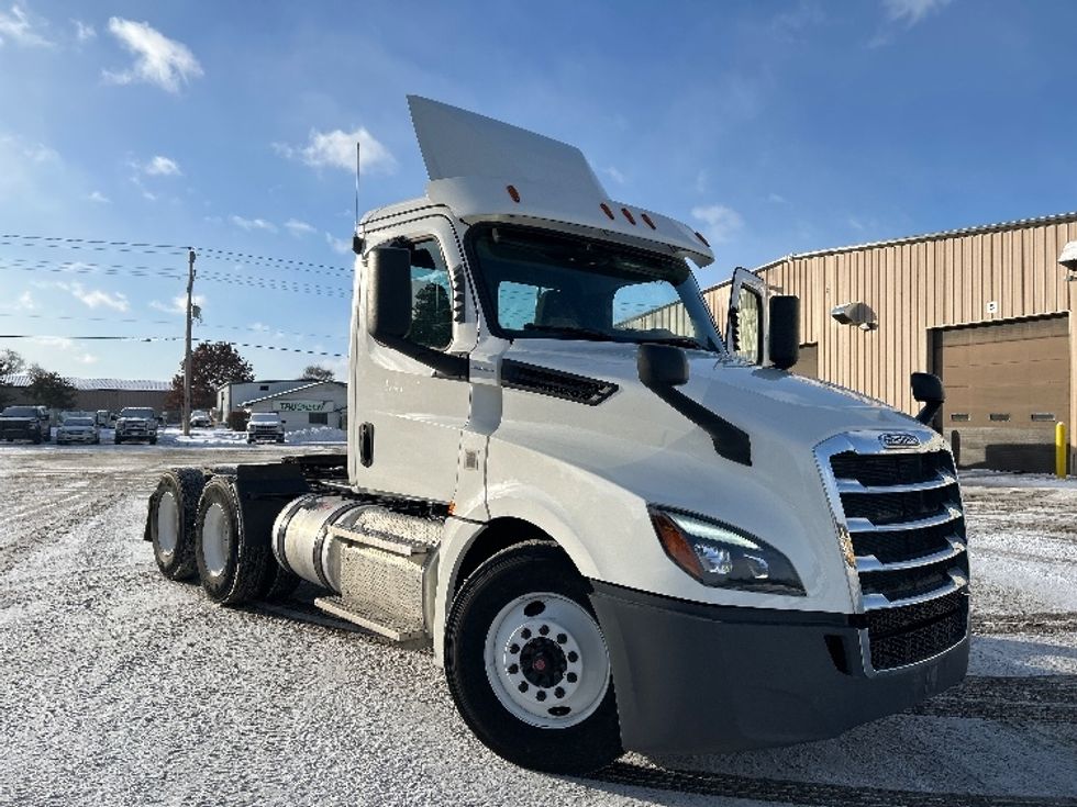 Day Cab Tractor-Heavy Duty Tractors-Freightliner-2019-T12664ST-Brooklyn Park-MN-622,507\n\t\tmiles-$ 22,500 - Image 1