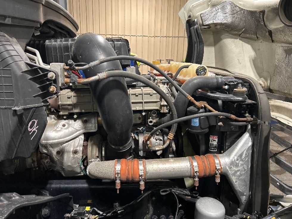 Day Cab Tractor-Heavy Duty Tractors-Freightliner-2019-T12664ST-Brooklyn Park-MN-622,507\n\t\tmiles-$ 22,500 - Image 15