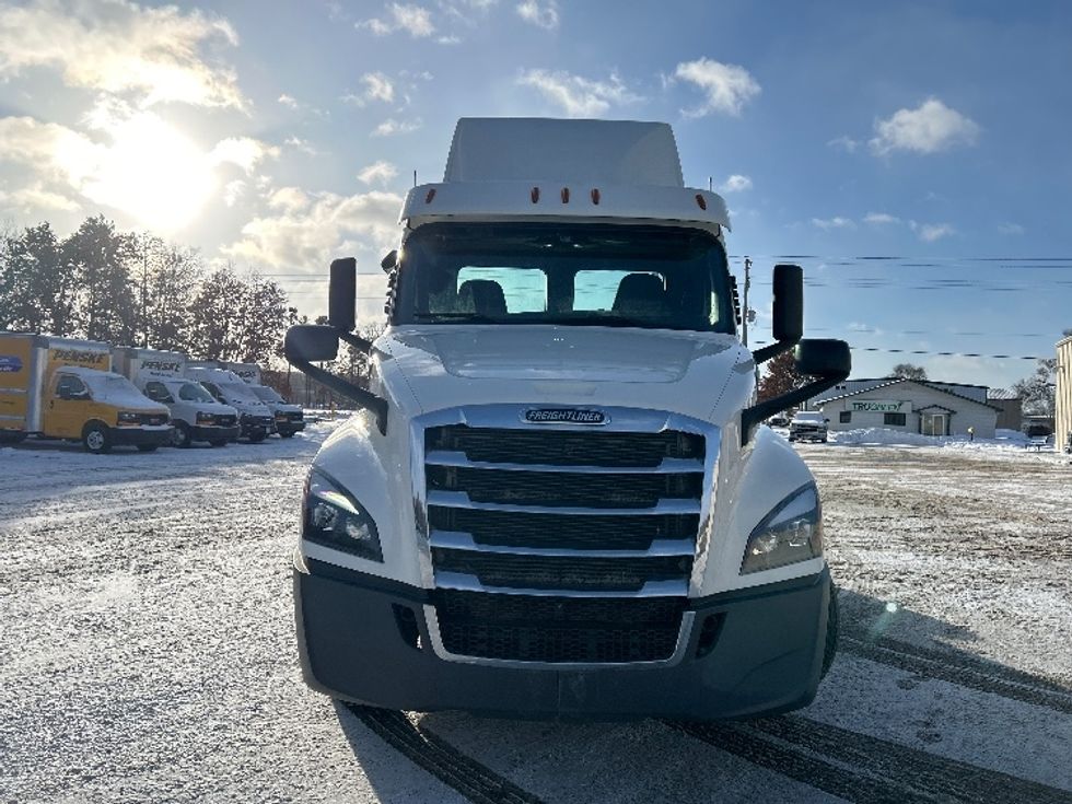 Day Cab Tractor-Heavy Duty Tractors-Freightliner-2019-T12664ST-Brooklyn Park-MN-622,507\n\t\tmiles-$ 22,500 - Image 2