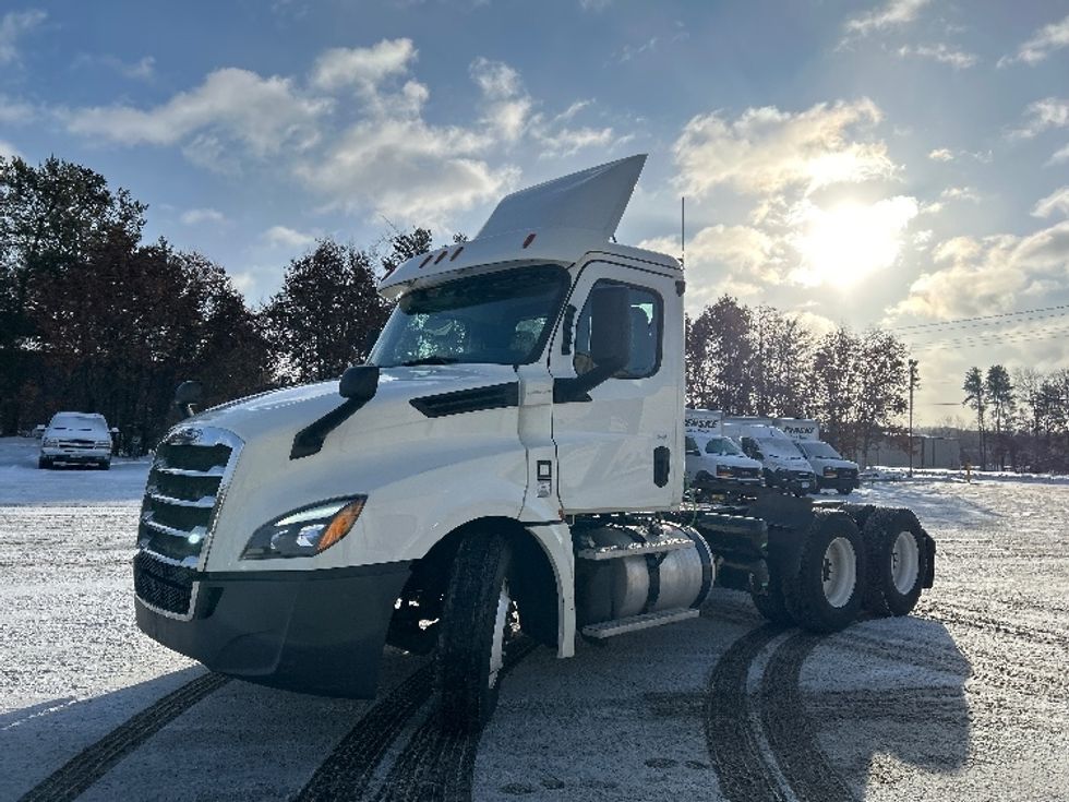 Day Cab Tractor-Heavy Duty Tractors-Freightliner-2019-T12664ST-Brooklyn Park-MN-622,507\n\t\tmiles-$ 22,500 - Image 3