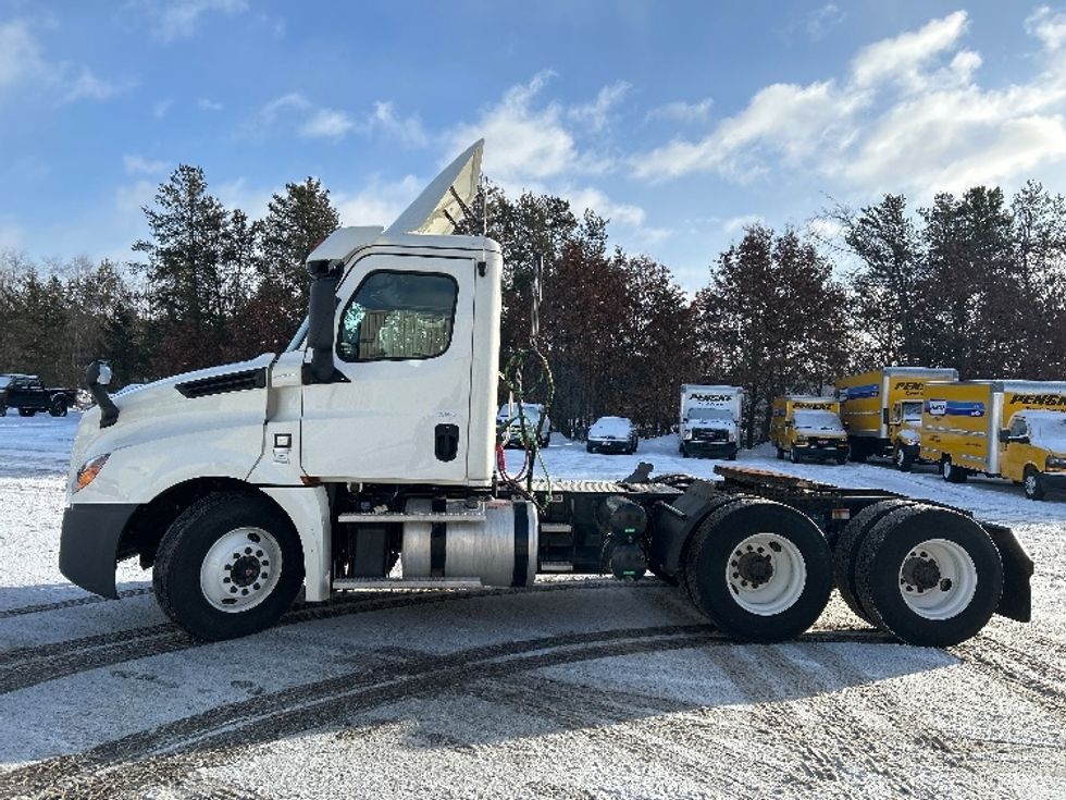 Day Cab Tractor-Heavy Duty Tractors-Freightliner-2019-T12664ST-Brooklyn Park-MN-622,507\n\t\tmiles-$ 22,500 - Image 4