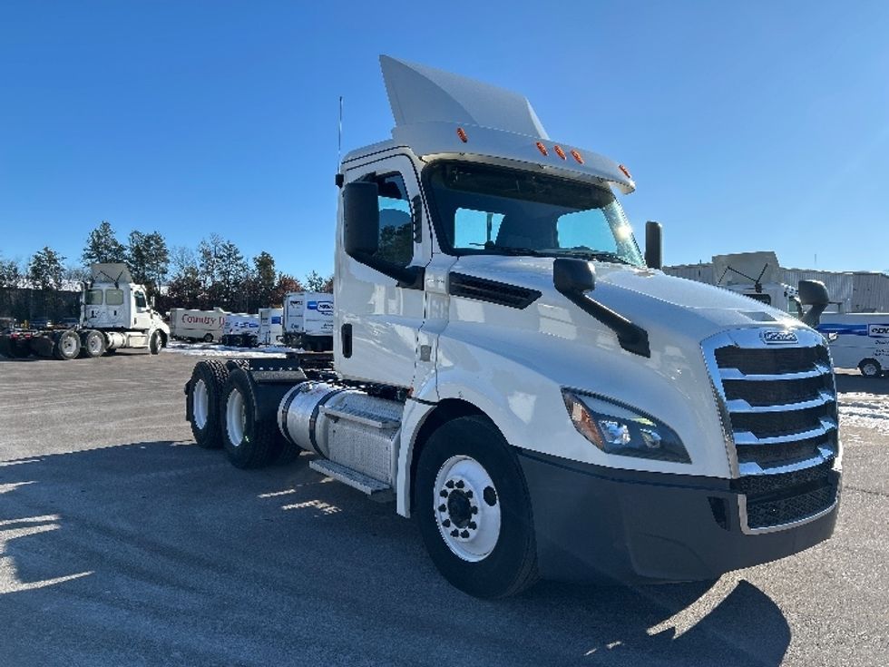 Day Cab Tractor-Heavy Duty Tractors-Freightliner-2019-T12664ST-Brooklyn Park-MN-624,027\n\t\tmiles-$ 23,250 - Image 1