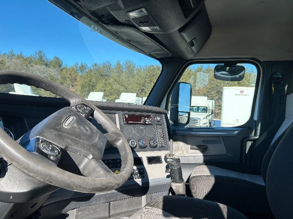 Day Cab Tractor-Heavy Duty Tractors-Freightliner-2019-T12664ST-Brooklyn Park-MN-624,027\n\t\tmiles-$ 23,250 - Image 10