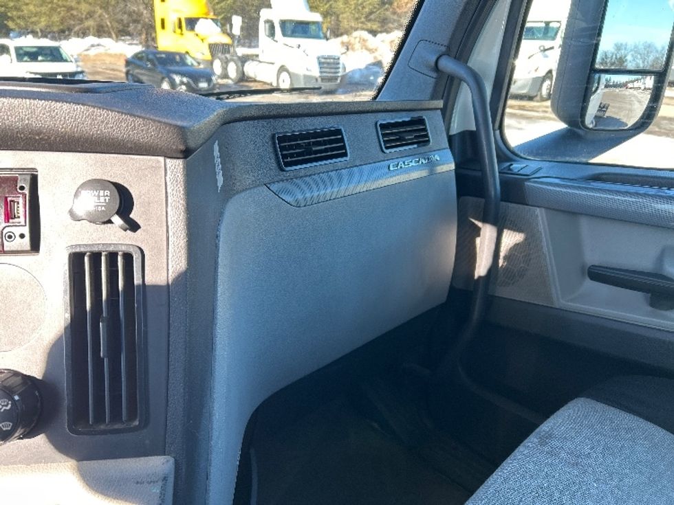 Day Cab Tractor-Heavy Duty Tractors-Freightliner-2019-T12664ST-Brooklyn Park-MN-624,027\n\t\tmiles-$ 23,250 - Image 15