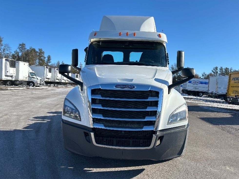 Day Cab Tractor-Heavy Duty Tractors-Freightliner-2019-T12664ST-Brooklyn Park-MN-624,027\n\t\tmiles-$ 23,250 - Image 2