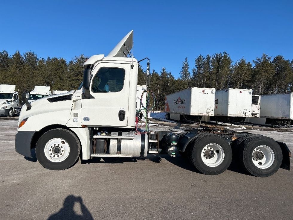 Day Cab Tractor-Heavy Duty Tractors-Freightliner-2019-T12664ST-Brooklyn Park-MN-624,027\n\t\tmiles-$ 23,250 - Image 4