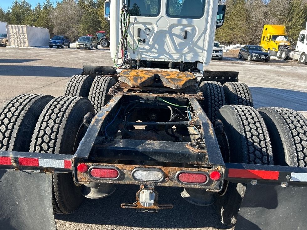 Day Cab Tractor-Heavy Duty Tractors-Freightliner-2019-T12664ST-Brooklyn Park-MN-624,027\n\t\tmiles-$ 23,250 - Image 6