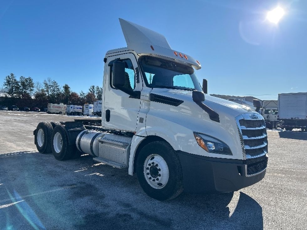 Day Cab Tractor-Heavy Duty Tractors-Freightliner-2019-T12664ST-Brooklyn Park-MN-630,271\n\t\tmiles-$ 23,250 - Image 1