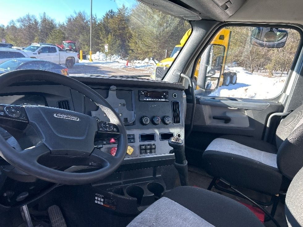 Day Cab Tractor-Heavy Duty Tractors-Freightliner-2019-T12664ST-Brooklyn Park-MN-630,271\n\t\tmiles-$ 23,250 - Image 10