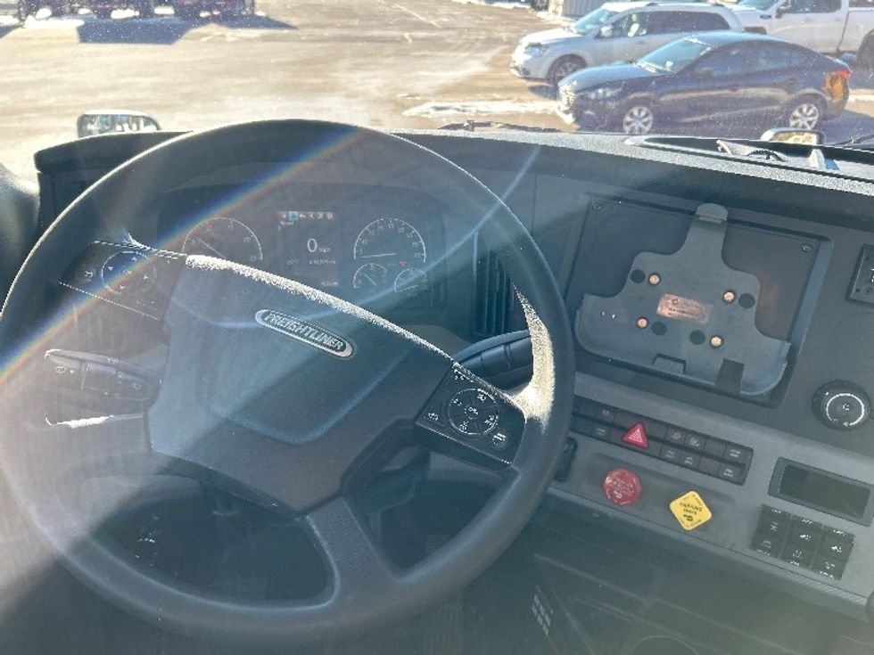 Day Cab Tractor-Heavy Duty Tractors-Freightliner-2019-T12664ST-Brooklyn Park-MN-630,271\n\t\tmiles-$ 23,250 - Image 11