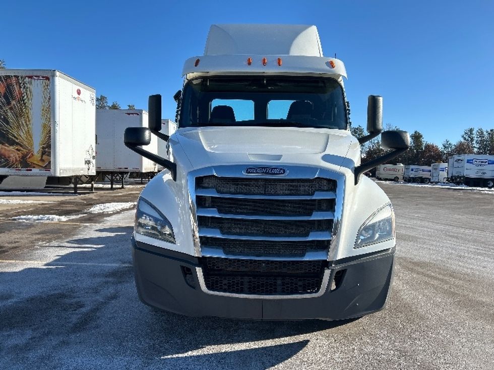 Day Cab Tractor-Heavy Duty Tractors-Freightliner-2019-T12664ST-Brooklyn Park-MN-630,271\n\t\tmiles-$ 23,250 - Image 2
