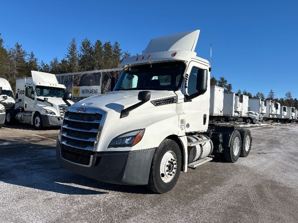 Day Cab Tractor-Heavy Duty Tractors-Freightliner-2019-T12664ST-Brooklyn Park-MN-630,271\n\t\tmiles-$ 23,250 - Image 3