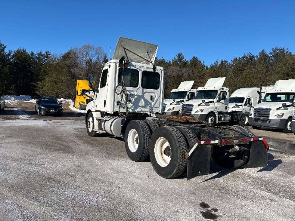 Day Cab Tractor-Heavy Duty Tractors-Freightliner-2019-T12664ST-Brooklyn Park-MN-630,271\n\t\tmiles-$ 23,250 - Image 5