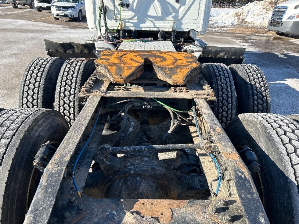 Day Cab Tractor-Heavy Duty Tractors-Freightliner-2019-T12664ST-Brooklyn Park-MN-630,271\n\t\tmiles-$ 23,250 - Image 6