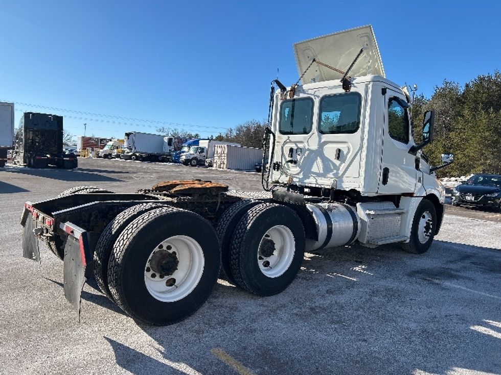 Day Cab Tractor-Heavy Duty Tractors-Freightliner-2019-T12664ST-Brooklyn Park-MN-630,271\n\t\tmiles-$ 23,250 - Image 7