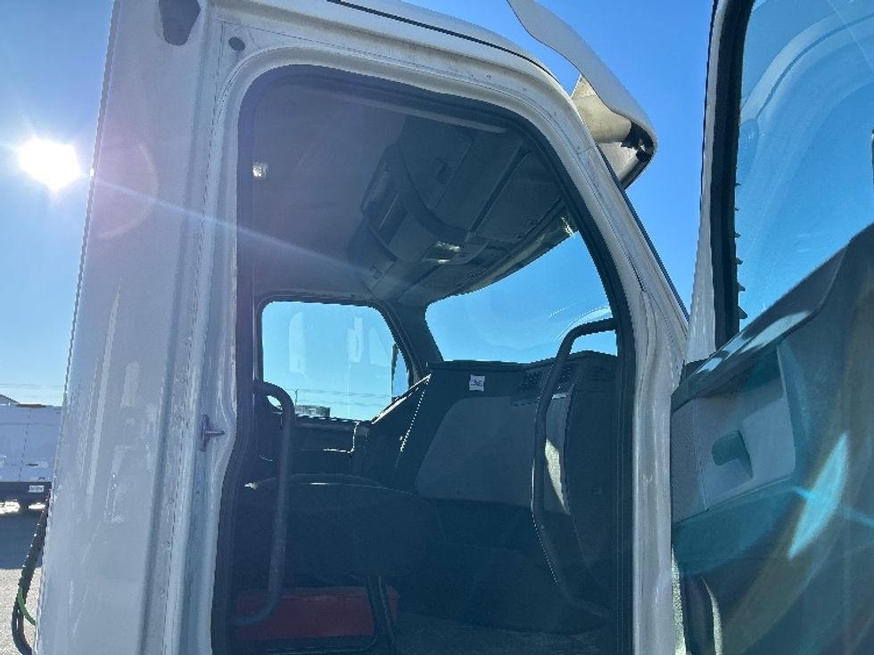 Day Cab Tractor-Heavy Duty Tractors-Freightliner-2019-T12664ST-Brooklyn Park-MN-630,271\n\t\tmiles-$ 23,250 - Image 9