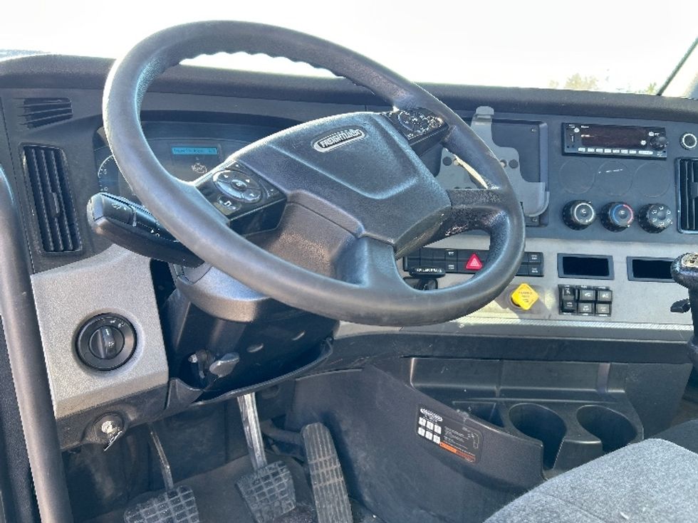Day Cab Tractor-Heavy Duty Tractors-Freightliner-2019-T12664ST-Brooklyn Park-MN-634,595\n\t\tmiles-$ 23,250 - Image 10