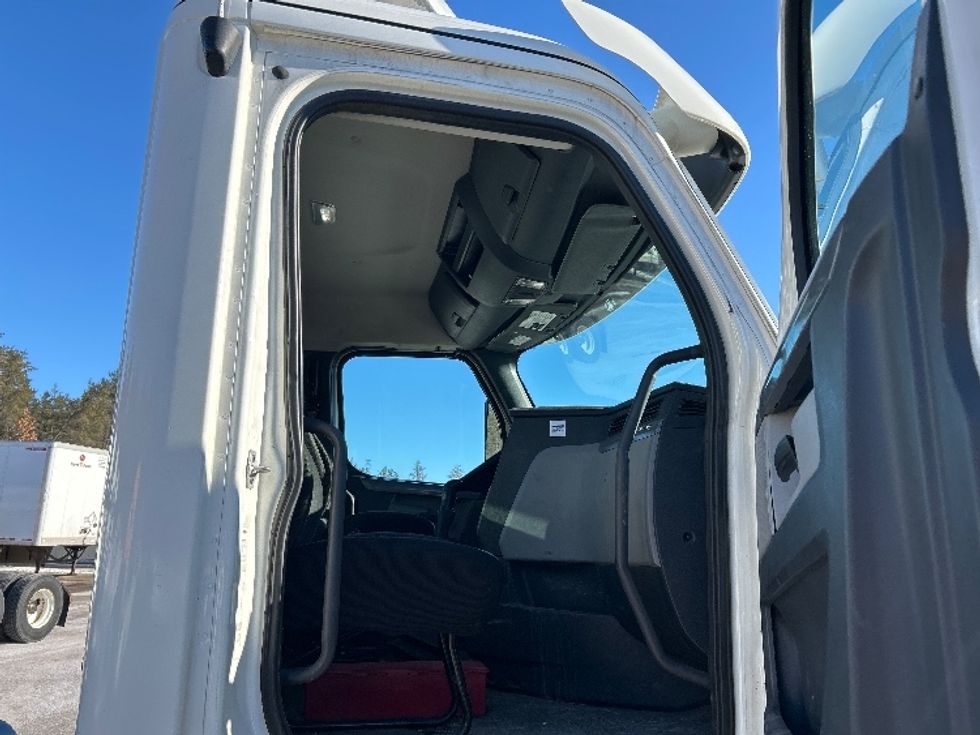Day Cab Tractor-Heavy Duty Tractors-Freightliner-2019-T12664ST-Brooklyn Park-MN-634,595\n\t\tmiles-$ 23,250 - Image 11