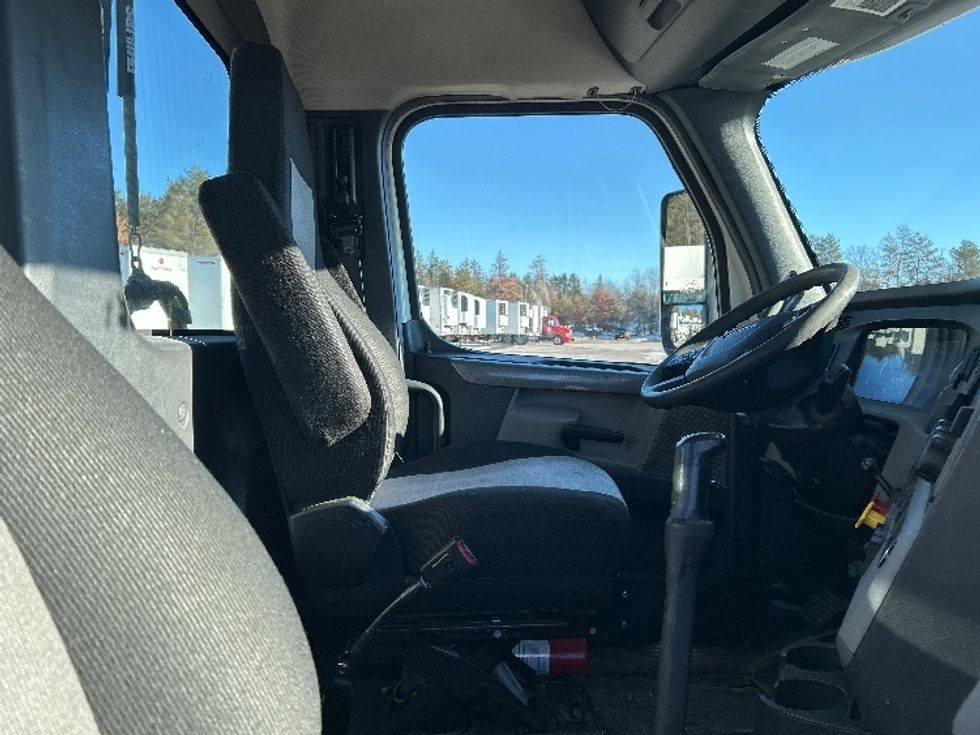 Day Cab Tractor-Heavy Duty Tractors-Freightliner-2019-T12664ST-Brooklyn Park-MN-634,595\n\t\tmiles-$ 23,250 - Image 13