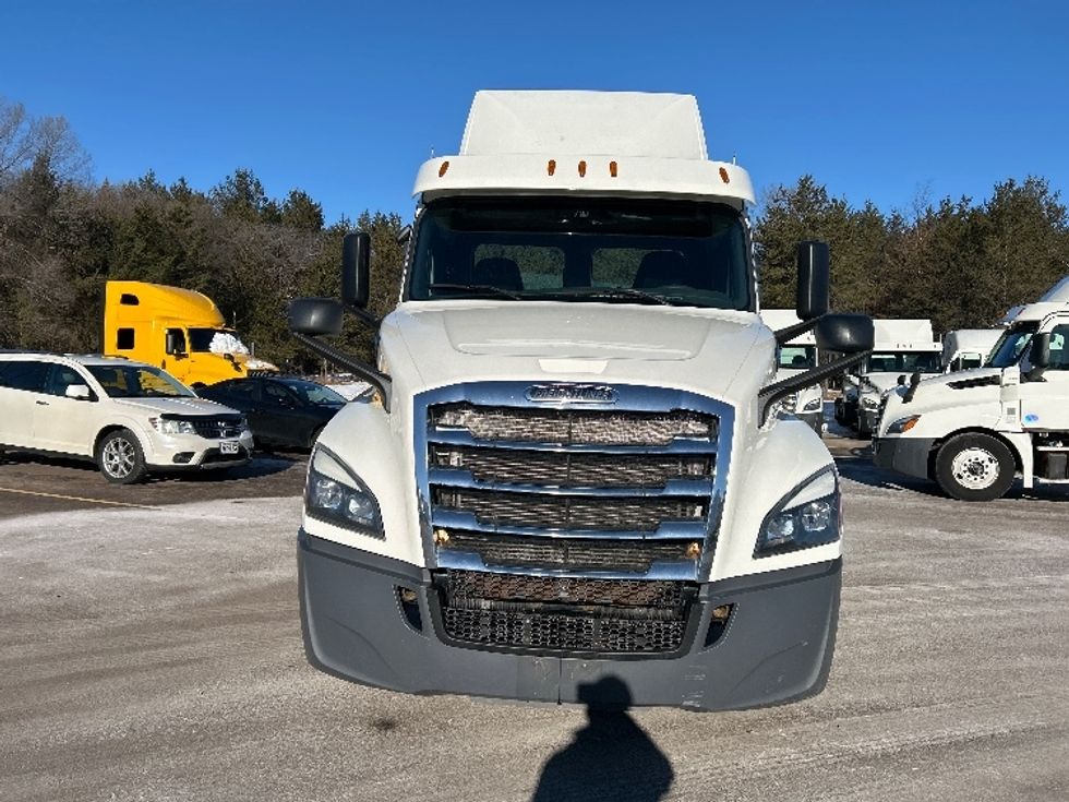 Day Cab Tractor-Heavy Duty Tractors-Freightliner-2019-T12664ST-Brooklyn Park-MN-634,595\n\t\tmiles-$ 23,250 - Image 2