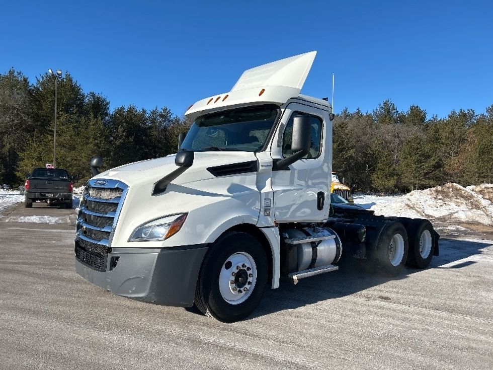 Day Cab Tractor-Heavy Duty Tractors-Freightliner-2019-T12664ST-Brooklyn Park-MN-634,595\n\t\tmiles-$ 23,250 - Image 3