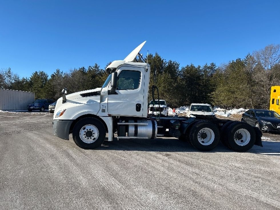Day Cab Tractor-Heavy Duty Tractors-Freightliner-2019-T12664ST-Brooklyn Park-MN-634,595\n\t\tmiles-$ 23,250 - Image 4