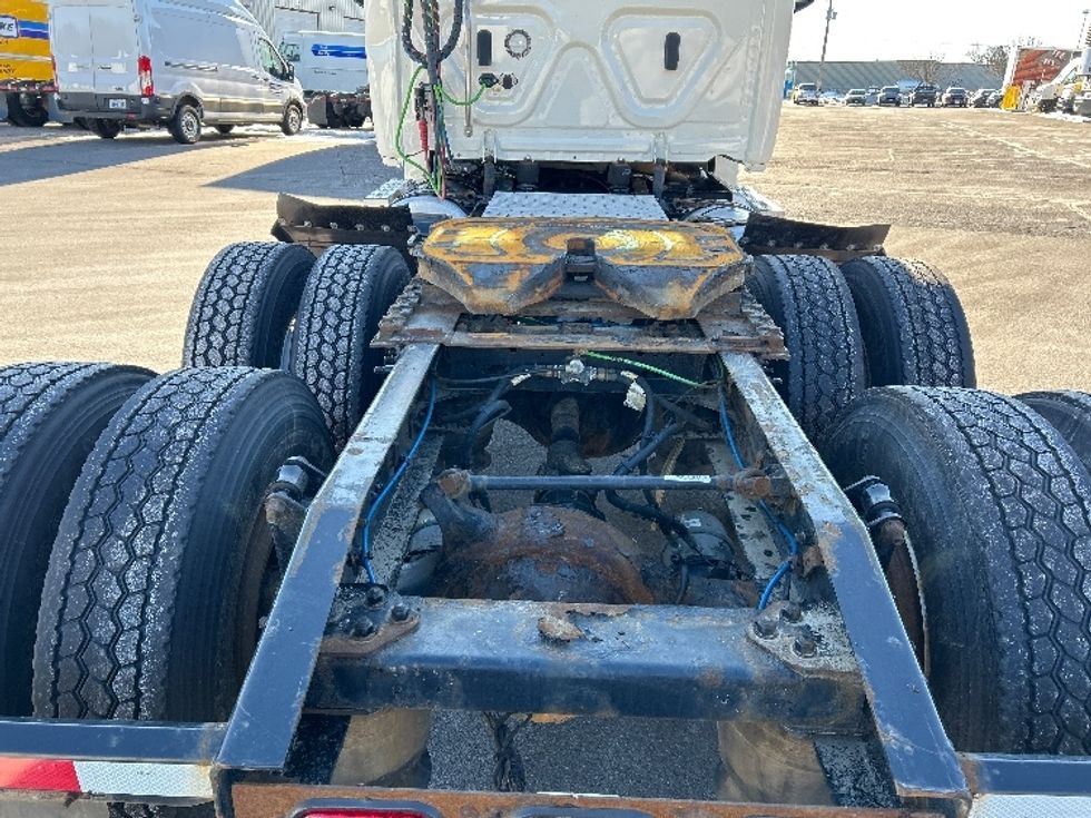 Day Cab Tractor-Heavy Duty Tractors-Freightliner-2019-T12664ST-Brooklyn Park-MN-634,595\n\t\tmiles-$ 23,250 - Image 6