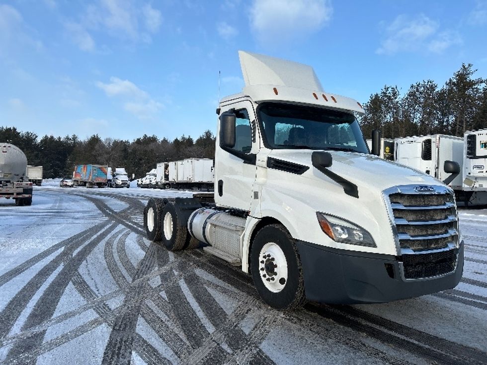 Day Cab Tractor-Heavy Duty Tractors-Freightliner-2019-T12664ST-Brooklyn Park-MN-634,824\n\t\tmiles-$ 23,250 - Image 1
