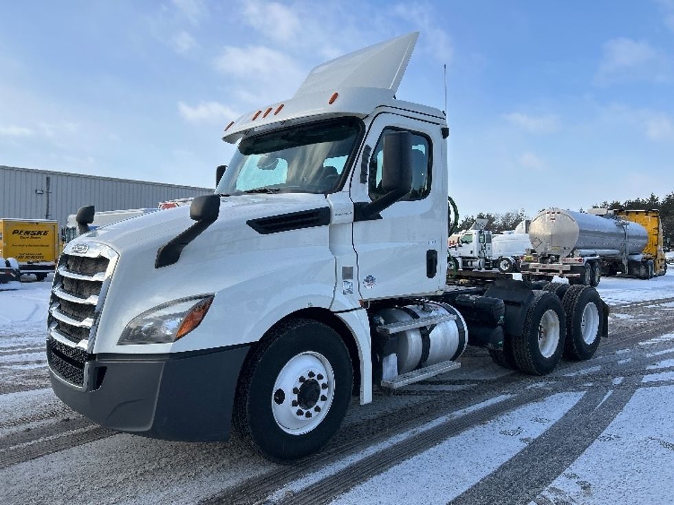 Day Cab Tractor-Heavy Duty Tractors-Freightliner-2019-T12664ST-Brooklyn Park-MN-634,824\n\t\tmiles-$ 23,250 - Image 3