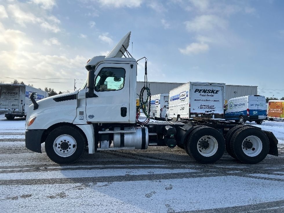 Day Cab Tractor-Heavy Duty Tractors-Freightliner-2019-T12664ST-Brooklyn Park-MN-634,824\n\t\tmiles-$ 23,250 - Image 4