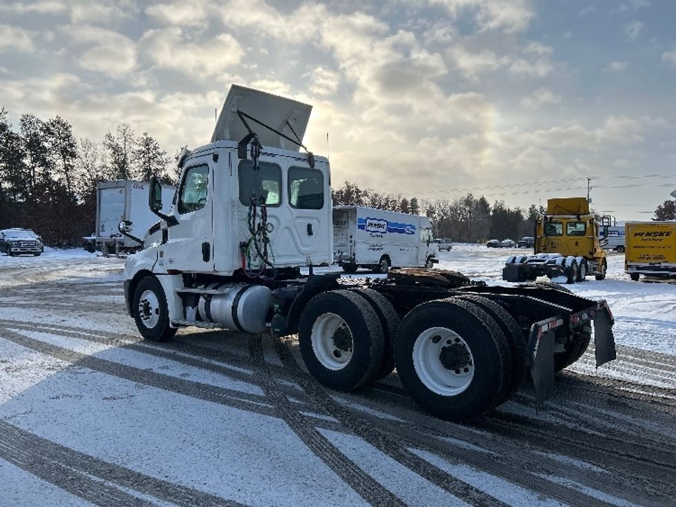 Day Cab Tractor-Heavy Duty Tractors-Freightliner-2019-T12664ST-Brooklyn Park-MN-634,824\n\t\tmiles-$ 23,250 - Image 5