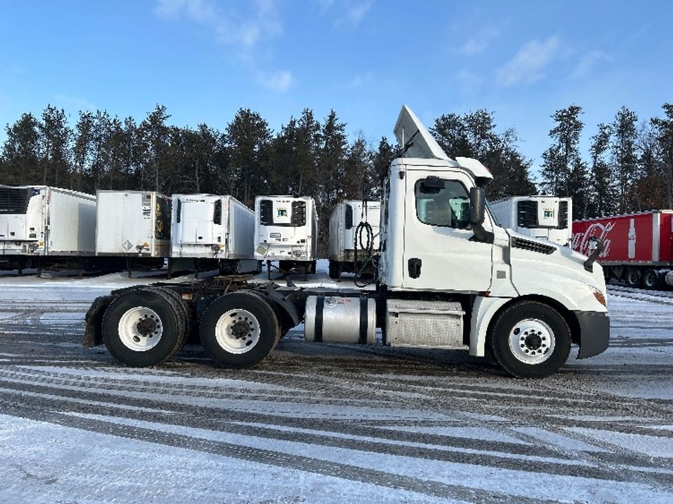 Day Cab Tractor-Heavy Duty Tractors-Freightliner-2019-T12664ST-Brooklyn Park-MN-634,824\n\t\tmiles-$ 23,250 - Image 8