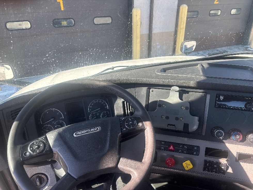 Day Cab Tractor-Heavy Duty Tractors-Freightliner-2019-T12664ST-Brooklyn Park-MN-635,005\n\t\tmiles-$ 22,250 - Image 11
