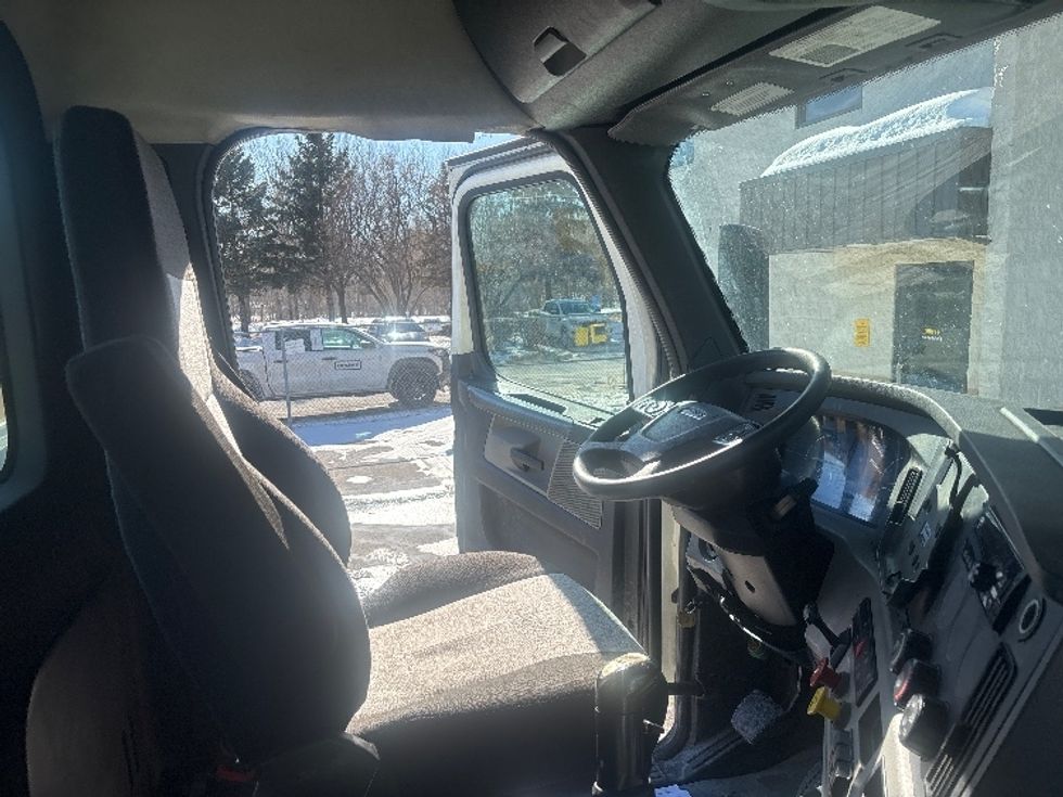 Day Cab Tractor-Heavy Duty Tractors-Freightliner-2019-T12664ST-Brooklyn Park-MN-635,005\n\t\tmiles-$ 22,250 - Image 14