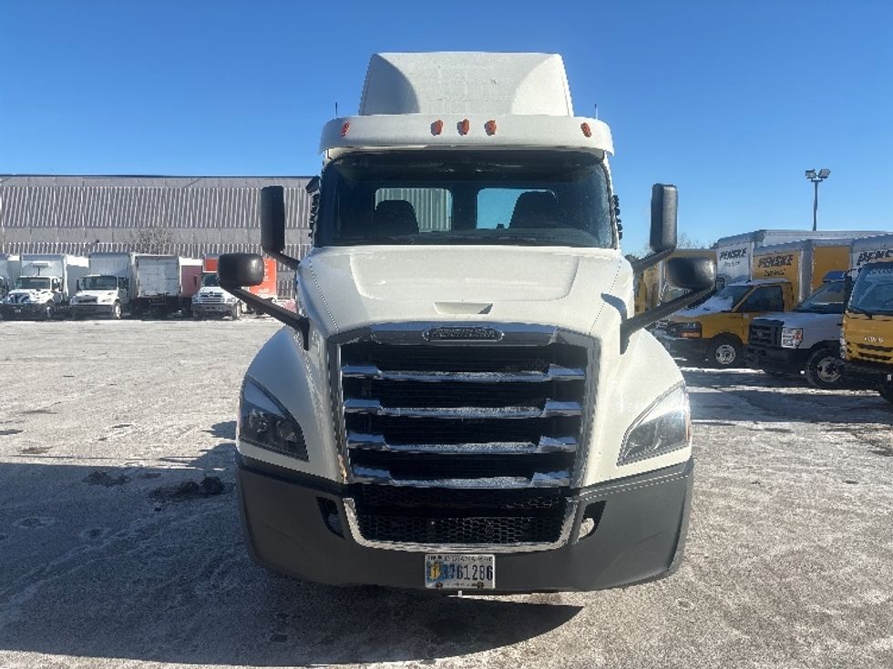 Day Cab Tractor-Heavy Duty Tractors-Freightliner-2019-T12664ST-Brooklyn Park-MN-635,005\n\t\tmiles-$ 22,250 - Image 2