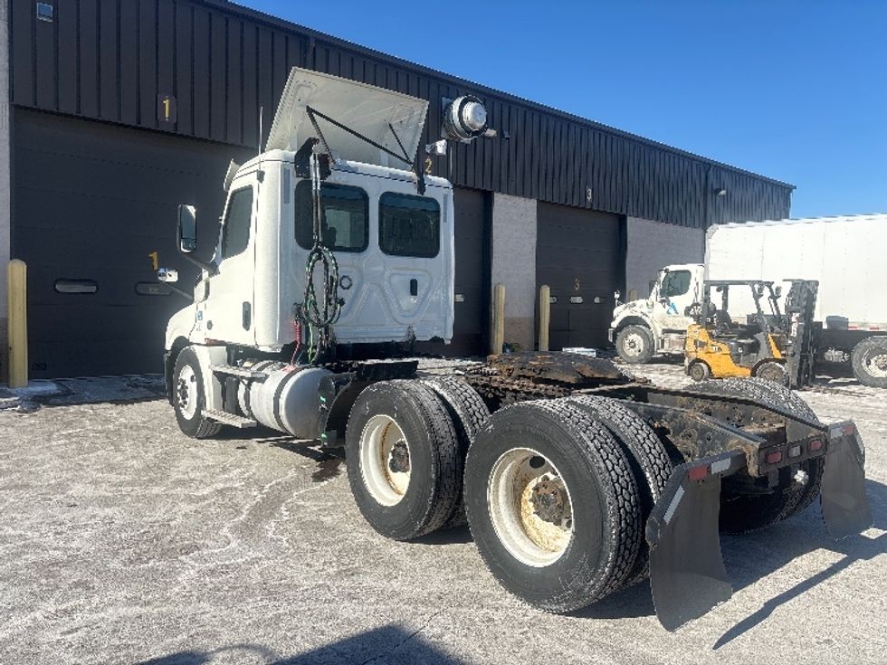 Day Cab Tractor-Heavy Duty Tractors-Freightliner-2019-T12664ST-Brooklyn Park-MN-635,005\n\t\tmiles-$ 22,250 - Image 5