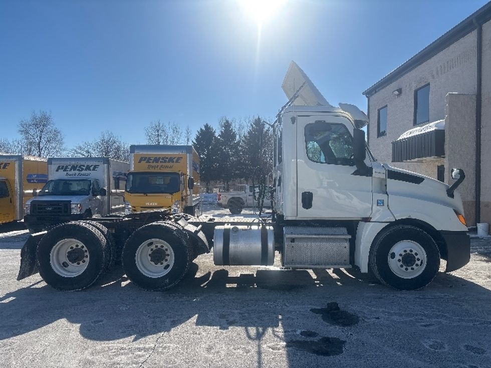 Day Cab Tractor-Heavy Duty Tractors-Freightliner-2019-T12664ST-Brooklyn Park-MN-635,005\n\t\tmiles-$ 22,250 - Image 8